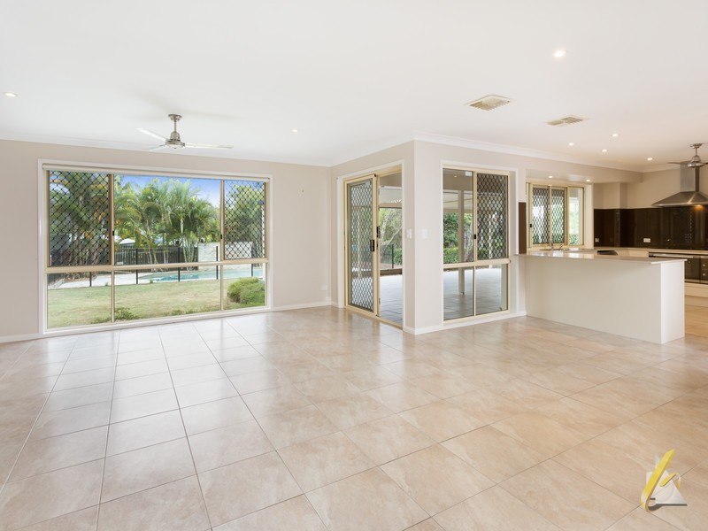 11 Campbell Crescent, Bellbowrie QLD 4070