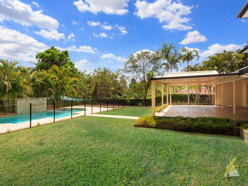 11 Campbell Crescent, Bellbowrie QLD 4070