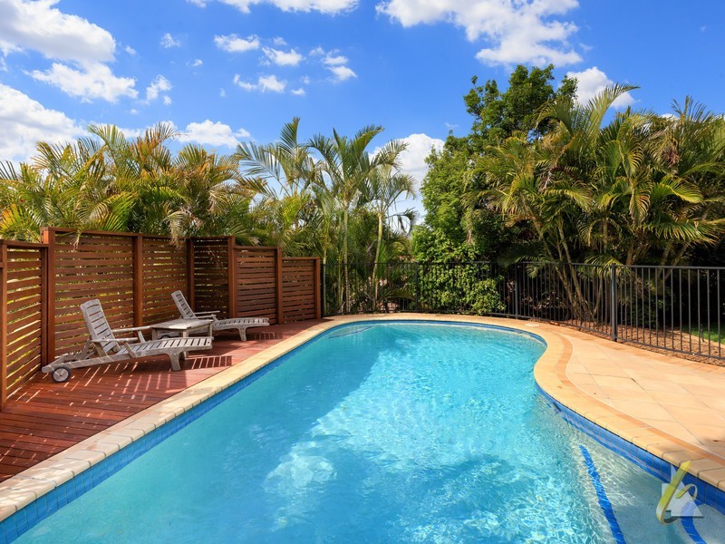 82 Boyd Terrace, Brookfield QLD 4069