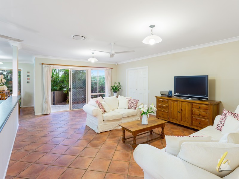 82 Boyd Terrace, Brookfield QLD 4069