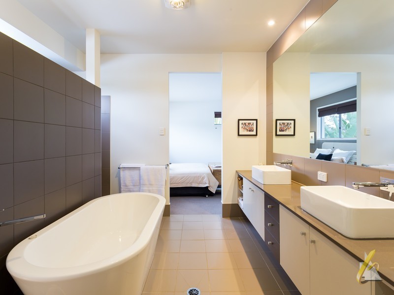 4 Sonanne Pl, Fig Tree Pocket QLD 4069