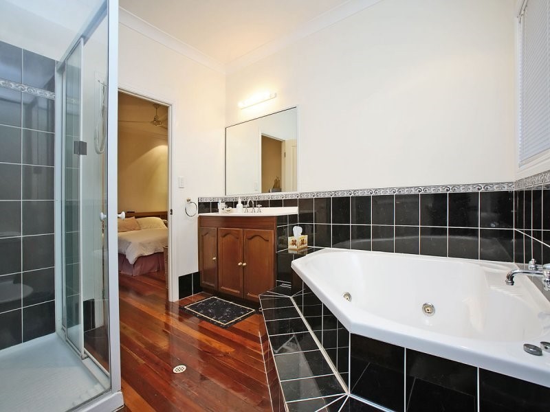 72 Mirbelia Street, Kenmore QLD 4069