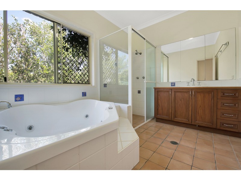 65 Lyndale Rd, Pullenvale QLD 4069