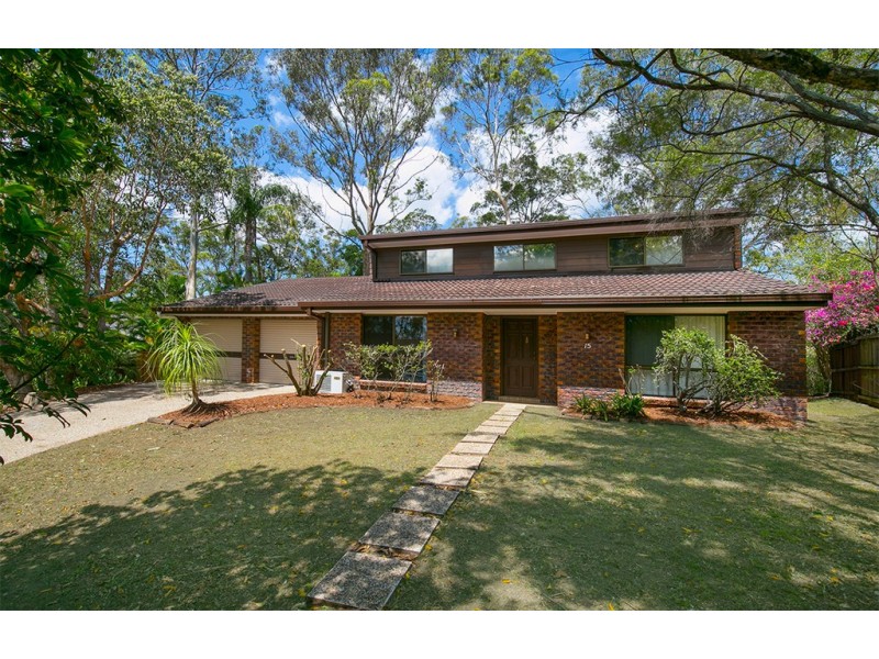 15 Ludlow St, Chapel Hill QLD 4069