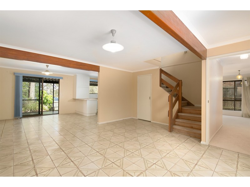 15 Ludlow St, Chapel Hill QLD 4069