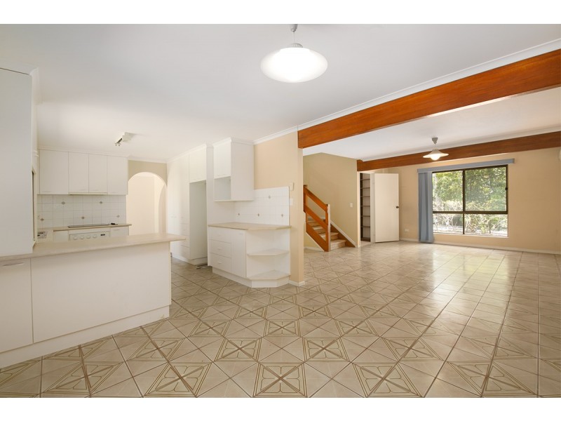 15 Ludlow St, Chapel Hill QLD 4069