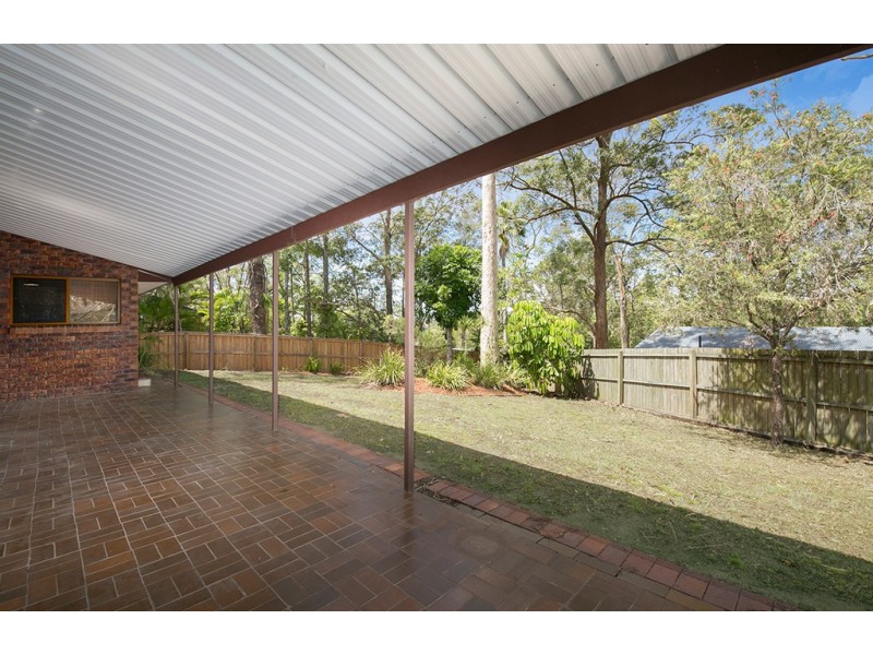 15 Ludlow St, Chapel Hill QLD 4069