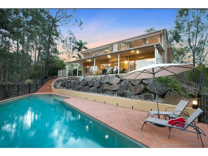 3 Camborne Place, Chapel Hill QLD 4069