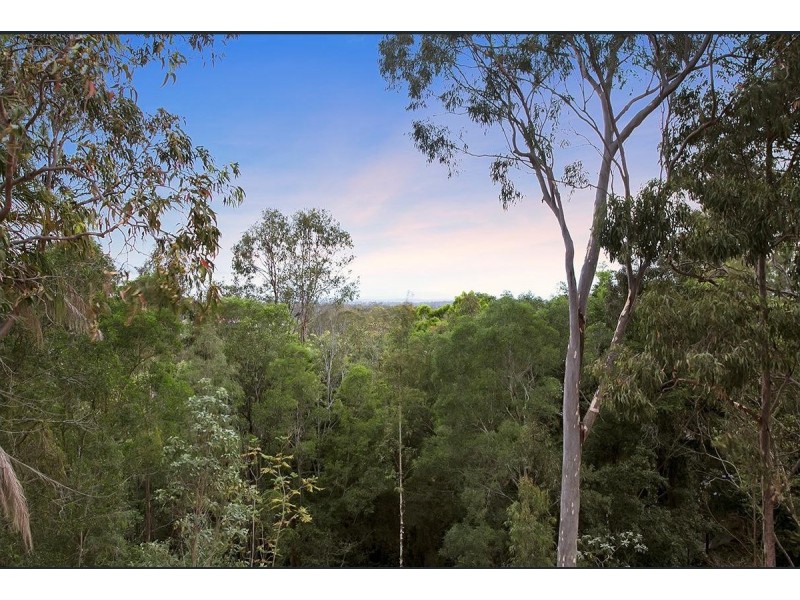 3 Camborne Place, Chapel Hill QLD 4069