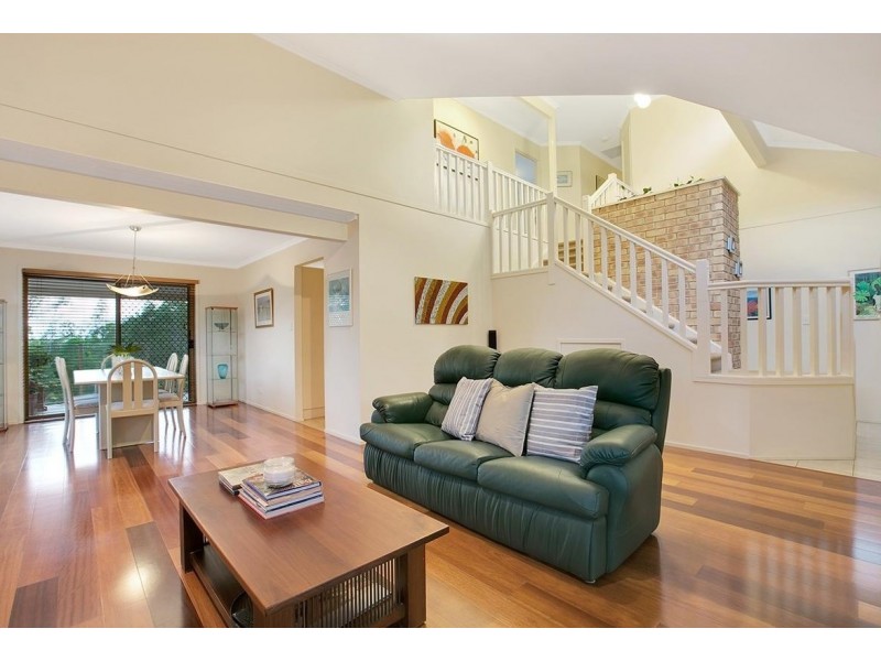 3 Camborne Place, Chapel Hill QLD 4069