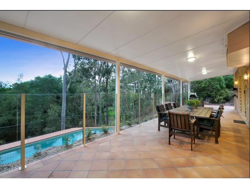 3 Camborne Place, Chapel Hill QLD 4069