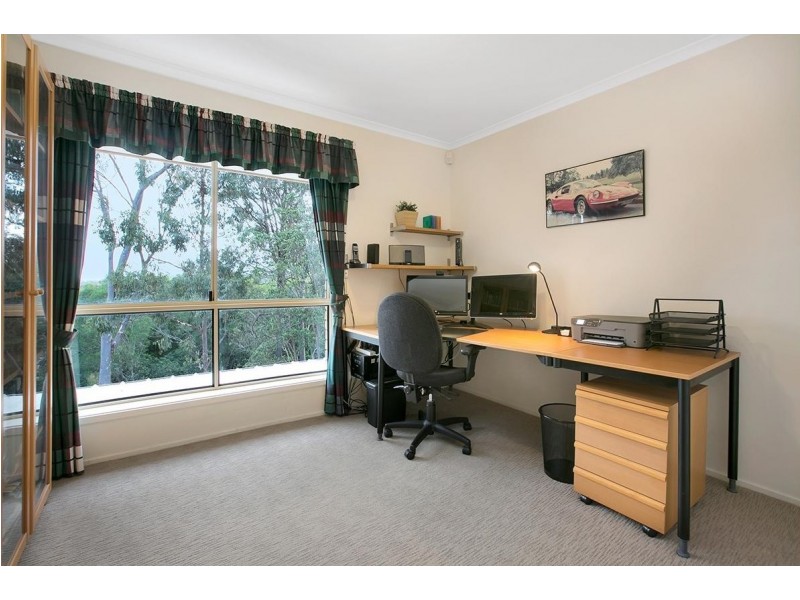 3 Camborne Place, Chapel Hill QLD 4069