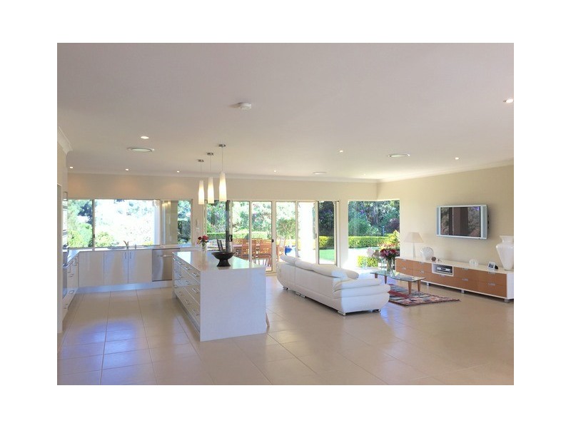 135 Woodward Place, Pullenvale QLD 4069