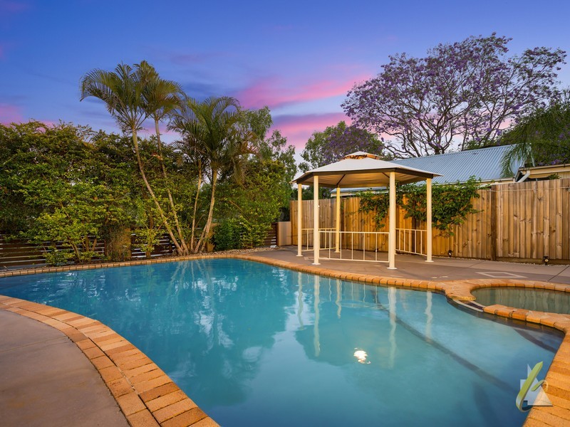 100 Strickland Tce, Graceville QLD 4075