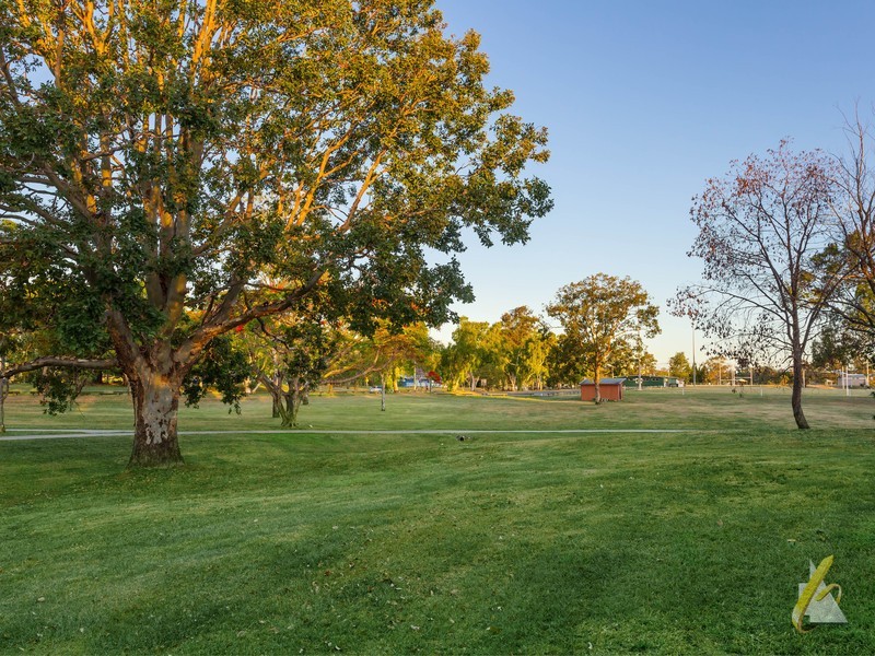 100 Strickland Tce, Graceville QLD 4075