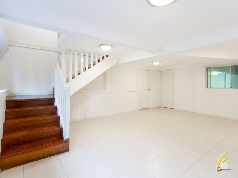 100 Strickland Tce, Graceville QLD 4075