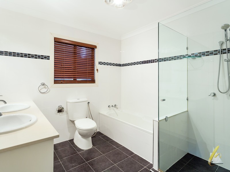 100 Strickland Tce, Graceville QLD 4075