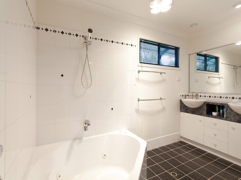 747 Mount Crosby Road, Karana Downs QLD 4306