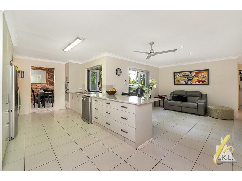 17 Karri Avenue, Karana Downs QLD 4306