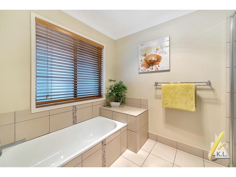 17 Karri Avenue, Karana Downs QLD 4306