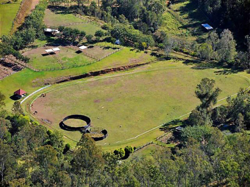 100 Waverley Road, Lake Manchester QLD 4306