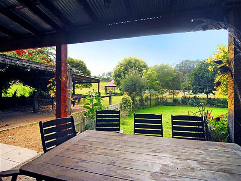 100 Waverley Road, Lake Manchester QLD 4306