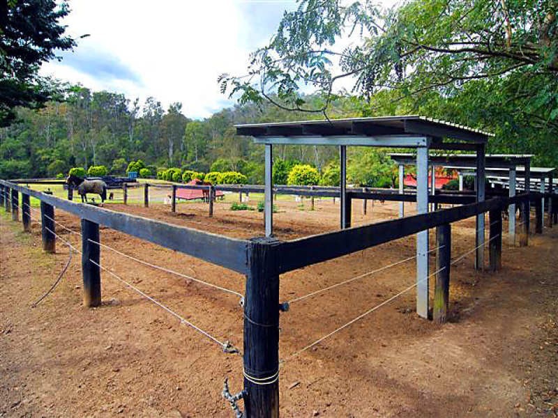 100 Waverley Road, Lake Manchester QLD 4306