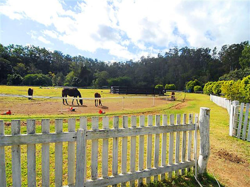 100 Waverley Road, Lake Manchester QLD 4306