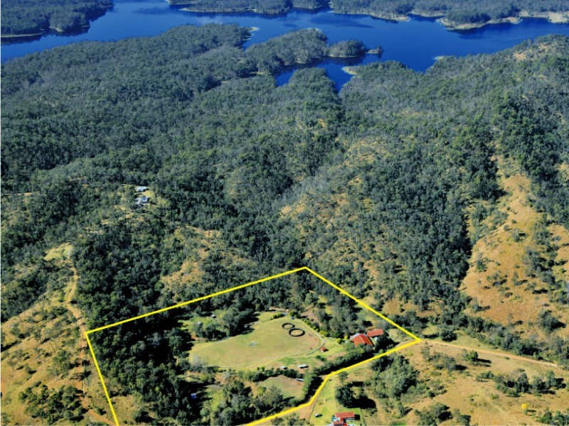 100 Waverley Road, Lake Manchester QLD 4306