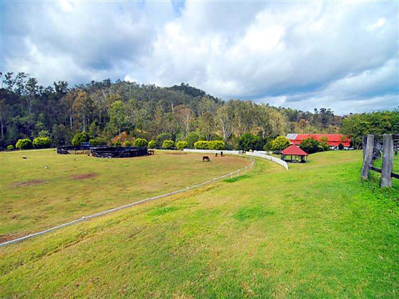 100 Waverley Road, Lake Manchester QLD 4306
