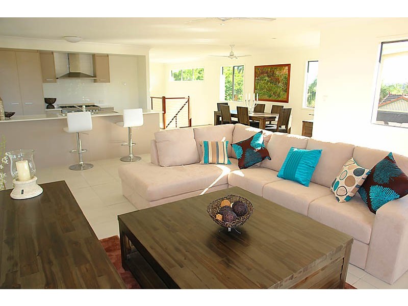 16 Nara Street, Kenmore QLD 4069