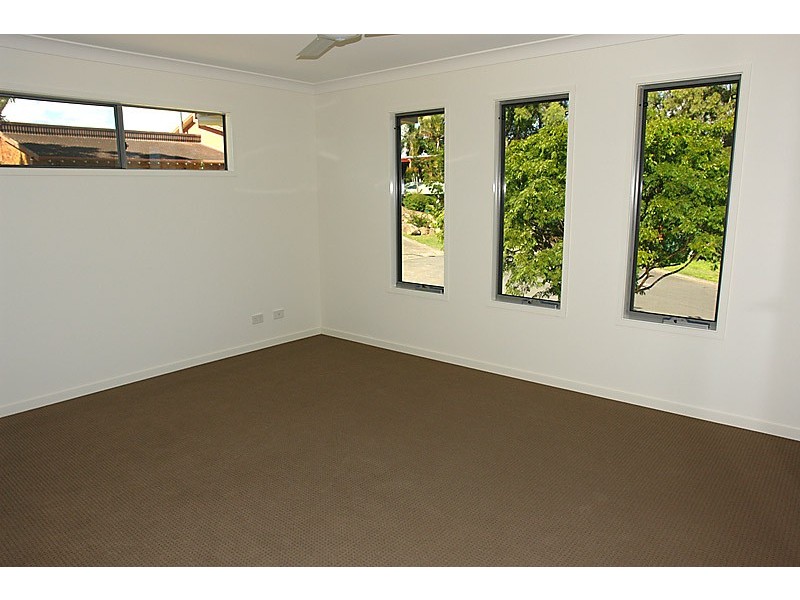 16 Nara Street, Kenmore QLD 4069