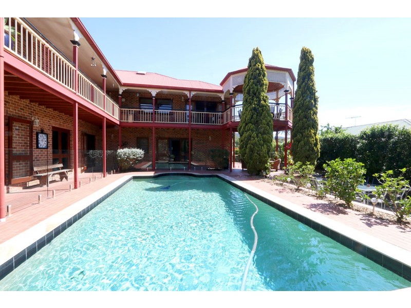 35 Hakea Crescent, Chapel Hill QLD 4069