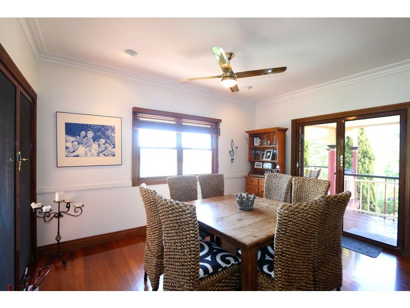 35 Hakea Crescent, Chapel Hill QLD 4069