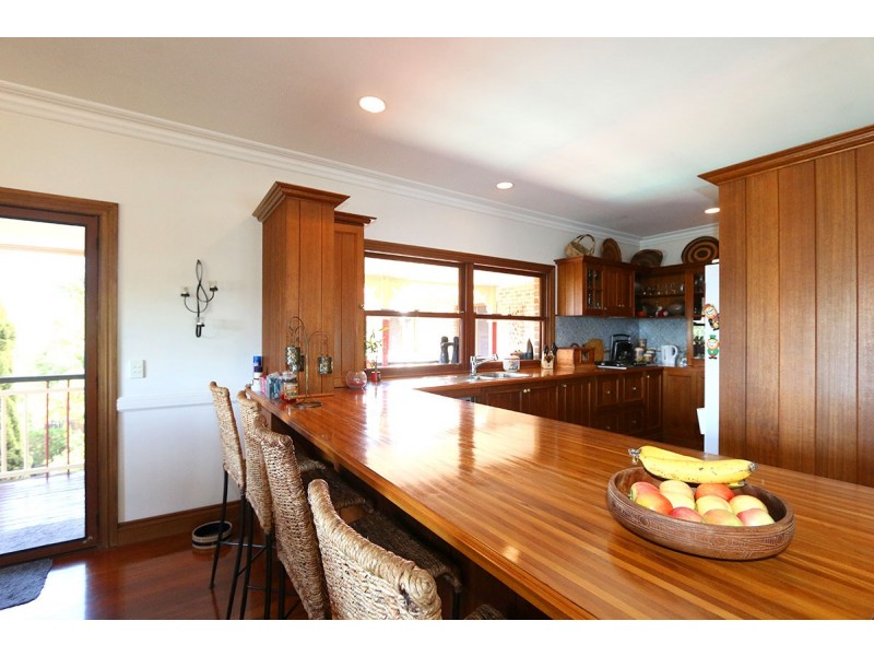 35 Hakea Crescent, Chapel Hill QLD 4069