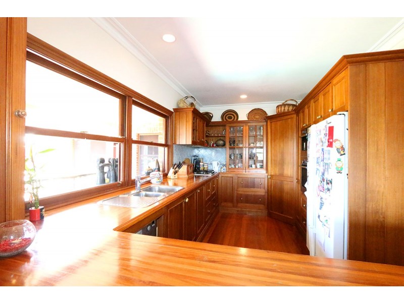 35 Hakea Crescent, Chapel Hill QLD 4069