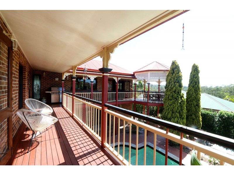 35 Hakea Crescent, Chapel Hill QLD 4069