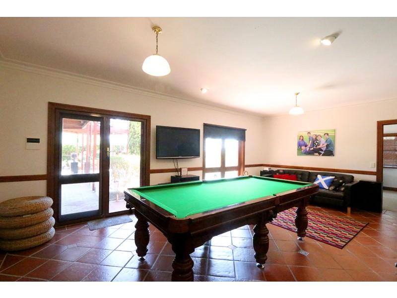 35 Hakea Crescent, Chapel Hill QLD 4069