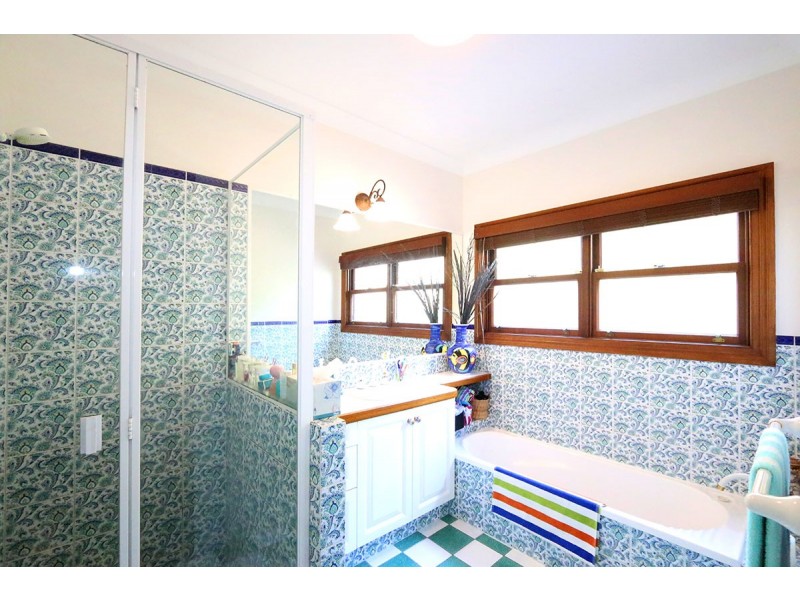 35 Hakea Crescent, Chapel Hill QLD 4069