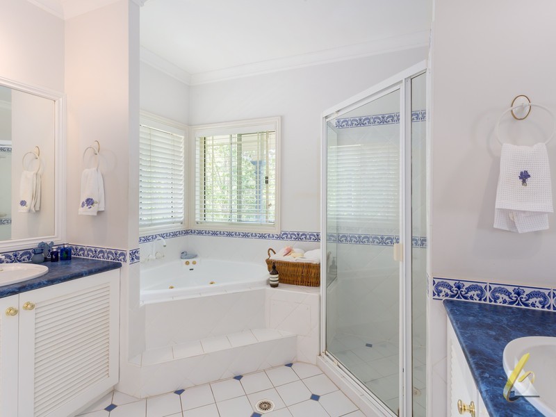 63 Drysdale Crescent, Brookfield QLD 4069