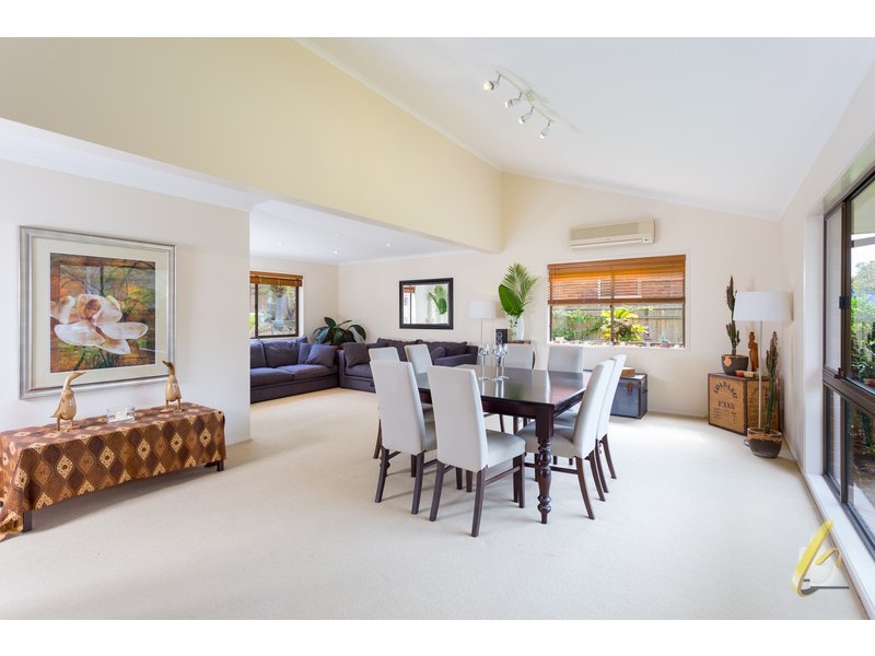 4 Tillbrook Street, Chapel Hill QLD 4069