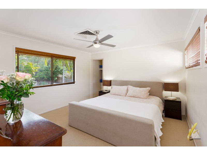 4 Tillbrook Street, Chapel Hill QLD 4069