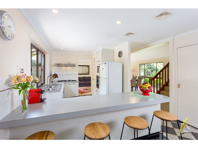 4 Tillbrook Street, Chapel Hill QLD 4069