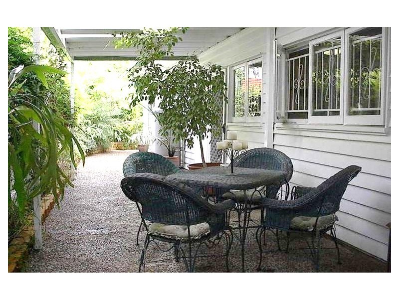 8 Gleneagle Street, Kenmore QLD 4069