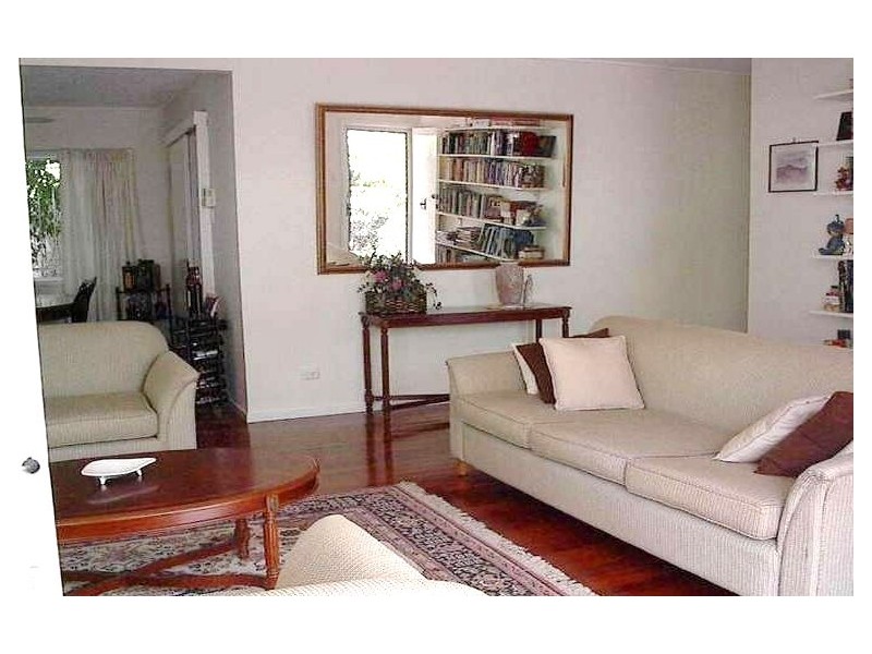 8 Gleneagle Street, Kenmore QLD 4069