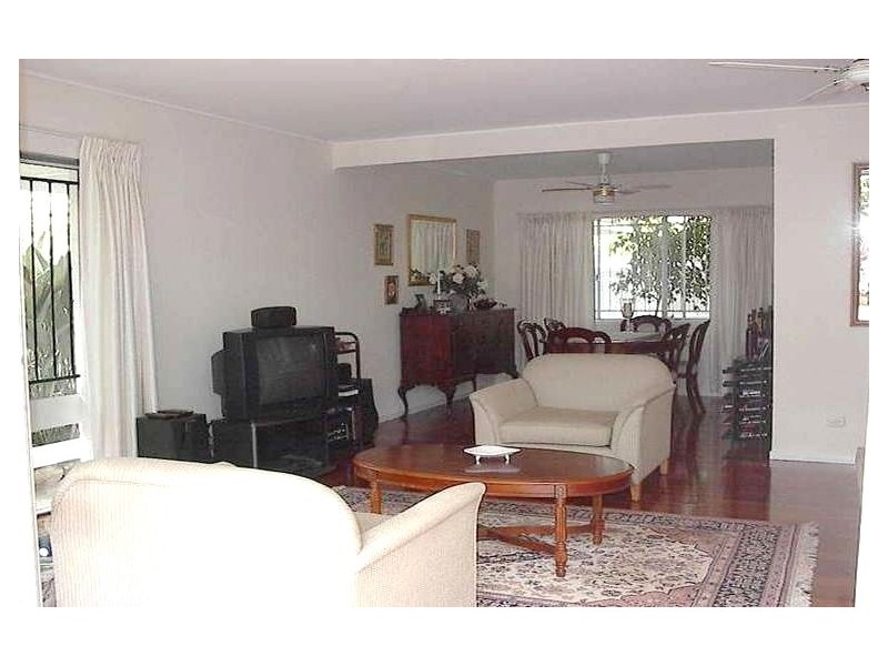 8 Gleneagle Street, Kenmore QLD 4069