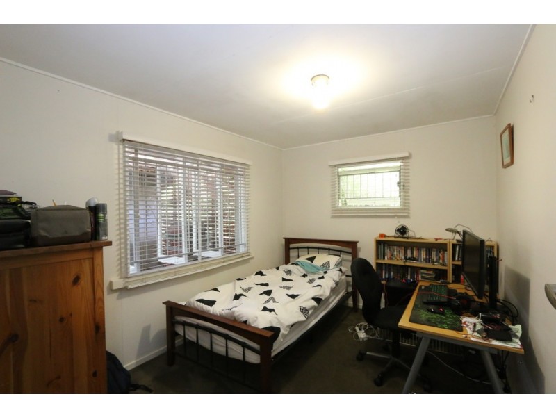 10 Harvard Street, Kenmore QLD 4069