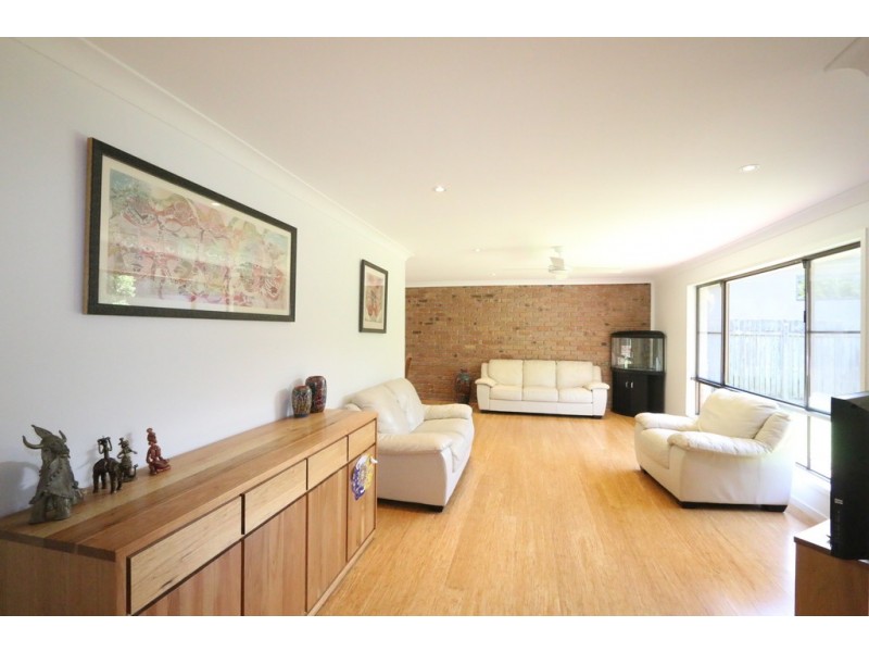 9 Chatburn Street, Chapel Hill QLD 4069