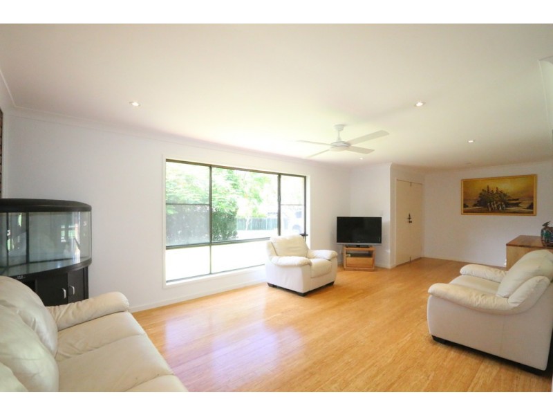 9 Chatburn Street, Chapel Hill QLD 4069