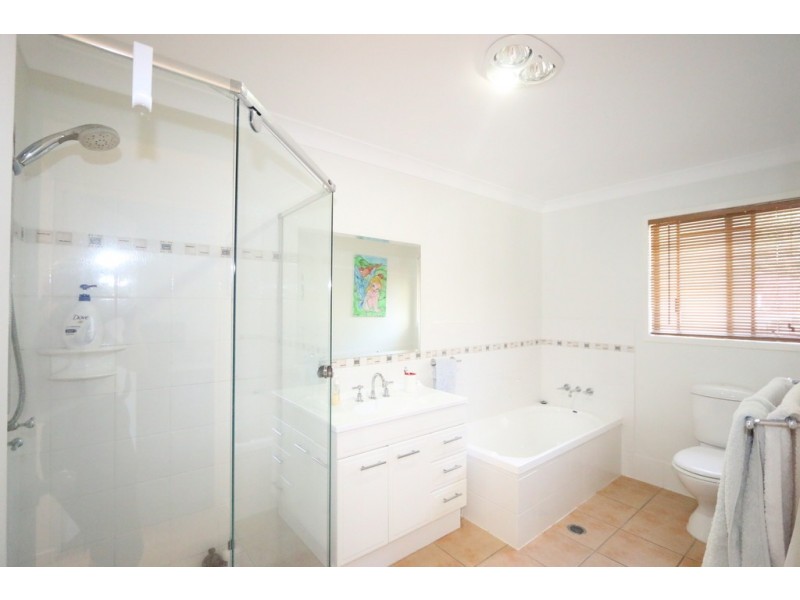 9 Chatburn Street, Chapel Hill QLD 4069